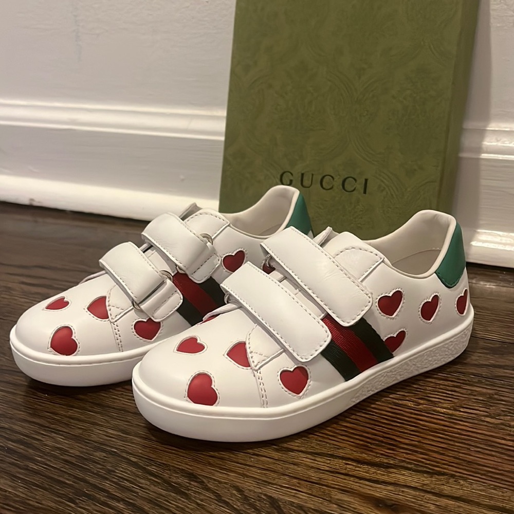 Gucci toddler girl sneakers leather with hearts size 26